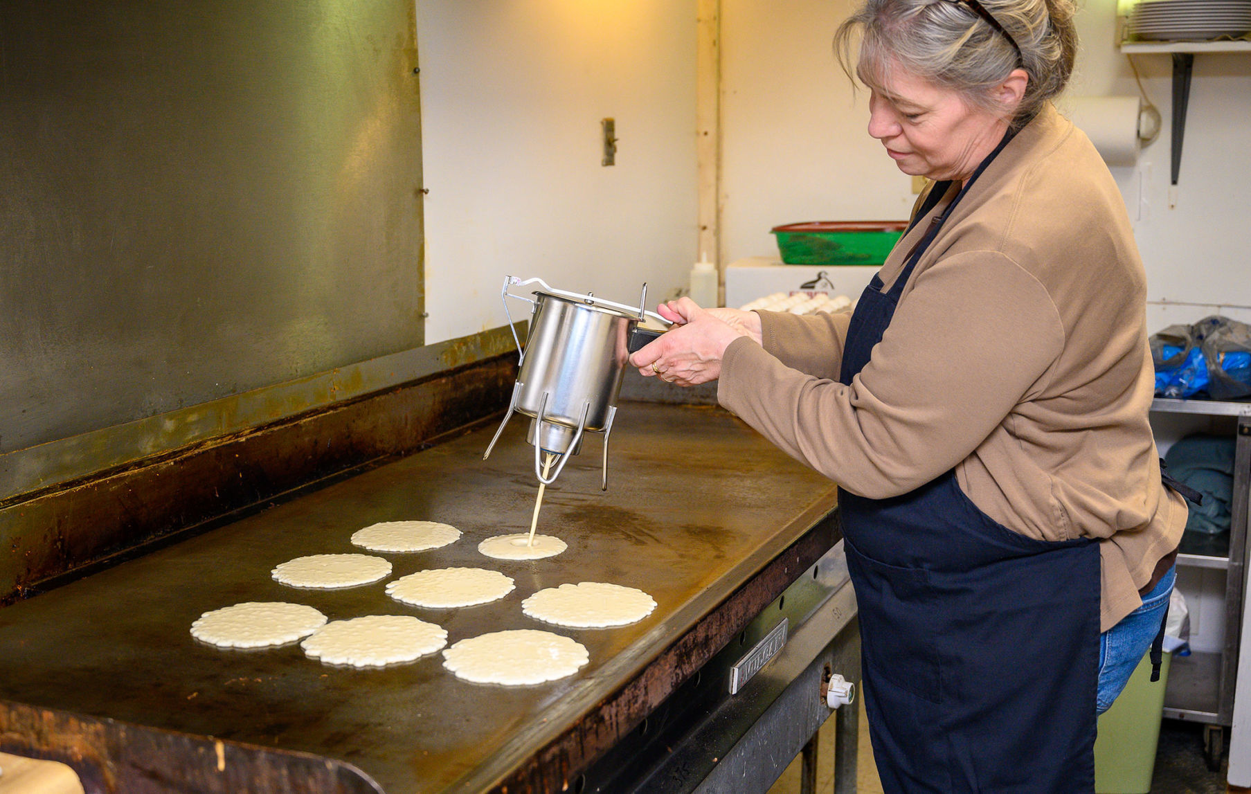 Buffalo-Magazine-MooresMapleShack-Pancake-Making-Matt-Weinberg